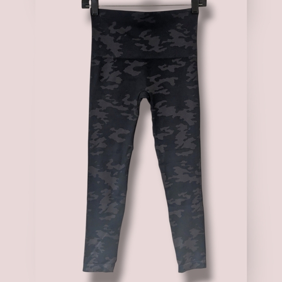 Spanx Blue Camo Knit High Rise Seamless Leggings Size M Shaping - Picture 3 of 10